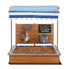 Детски Дървен Пясъчник GINGER HOME с Регулируем Покрив – с Пясъчна Мелница, Писта за Колички и Аксесоари, 103x114x110 см