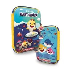 Несесер с пълнеж MITAMA Baby Shark 8 джъмбо флумастери и 8 восъчни пастели, 3D ефект