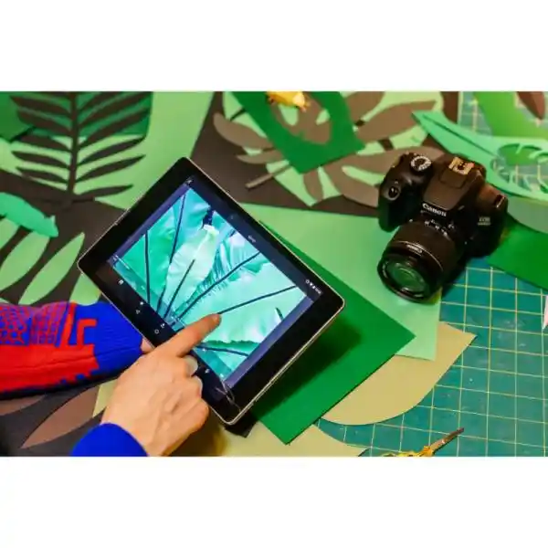 CANON EOS 4000D EF-S 18-55+75-300 SEE