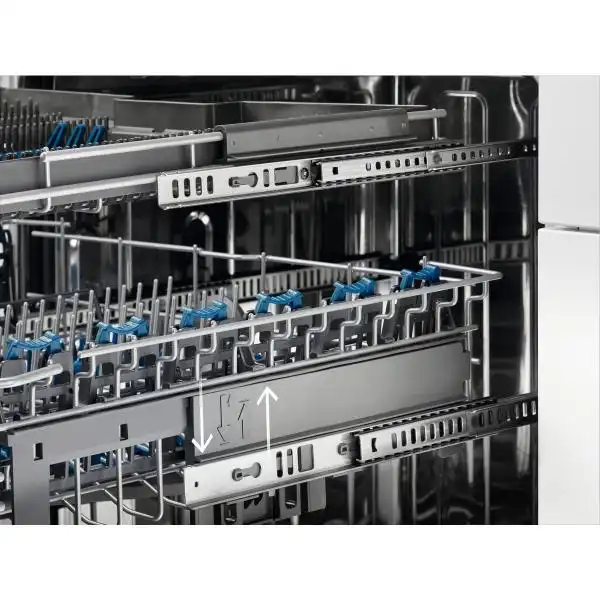 ELECTROLUX EEM43200L С АВТОМАТИЧНО ОТВАРЯНЕ НА ВРАТАТА