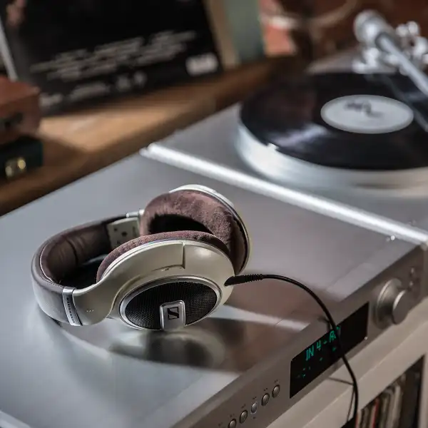 SENNHEISER HD 599 HEADPHONES BEIGE