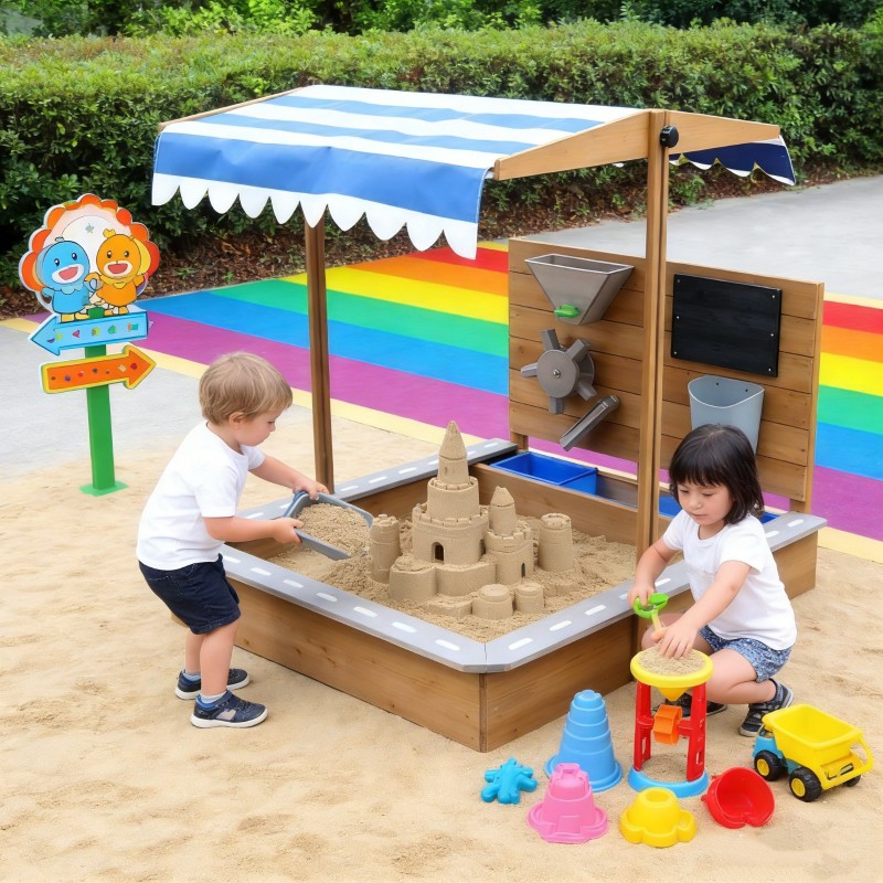 Детски Дървен Пясъчник GINGER HOME с Регулируем Покрив – с Пясъчна Мелница, Писта за Колички и Аксесоари, 103x114x110 см