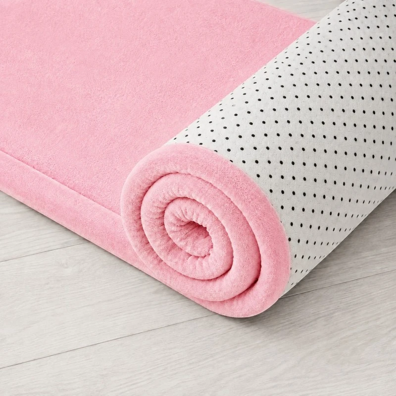 Детски мемори килим GINGER HOME LOLLA, 150x200 см, 3,5 см дебелина, кадифено мек водоустойчив горен слой, мемори пяна, противохлъзгаща основа, розов