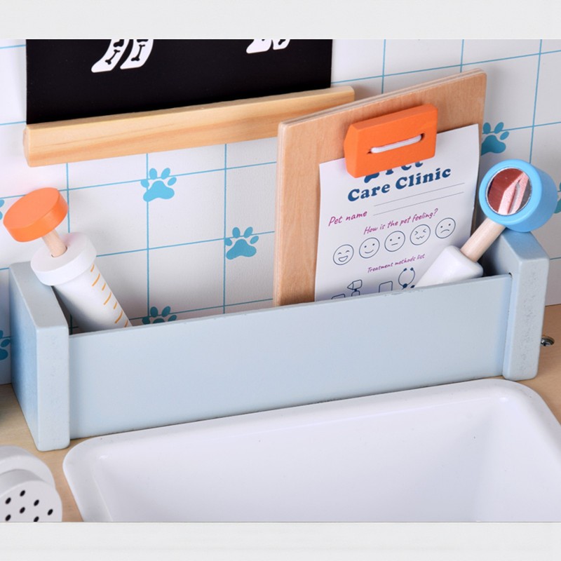 Детска Ветеринарна Клиника Играчка GINGER HOME – Дървен Ветеринарен Център с Аксесоари и Плюшено Куче, 89×57×30 см