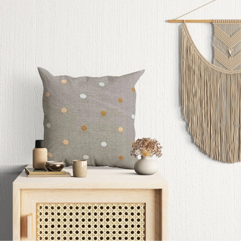 Декоративна калъфка "Оранжеви точки" с размер 45х45 см.