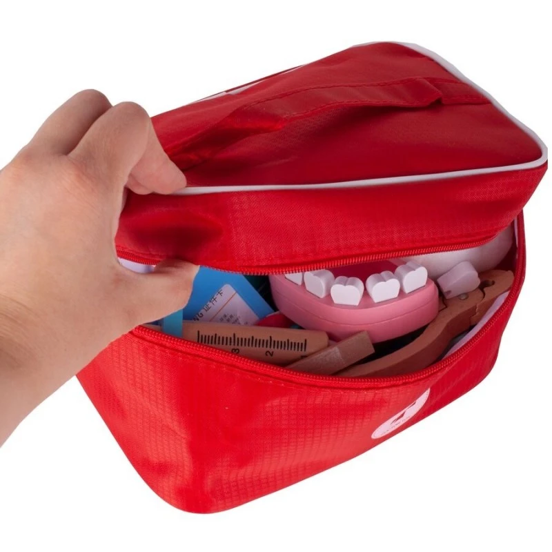 Дървен лекарски комплект в куфарче MalPlay