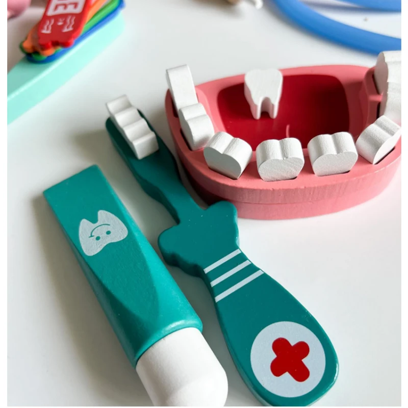 Дървен лекарски комплект в куфарче MalPlay