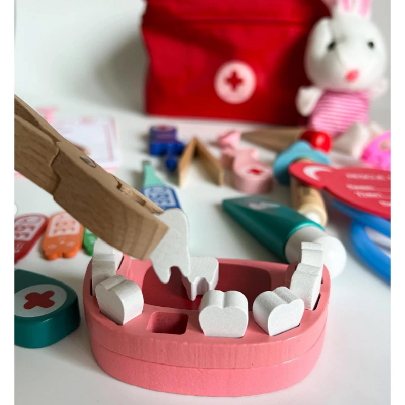 Дървен лекарски комплект в куфарче MalPlay