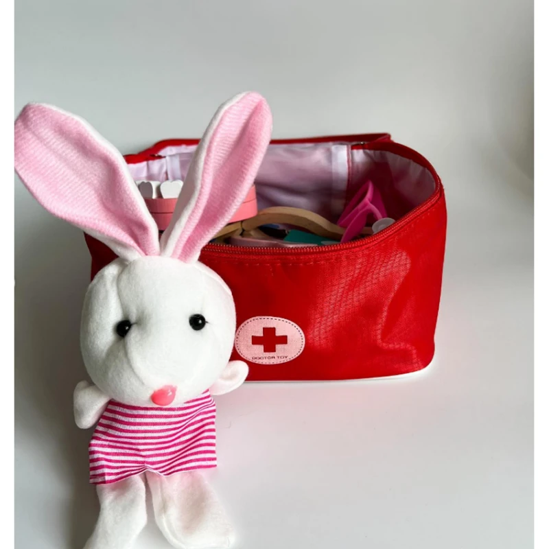 Дървен лекарски комплект в куфарче MalPlay