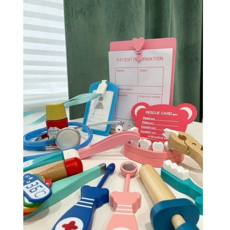 Дървен лекарски комплект в куфарче MalPlay