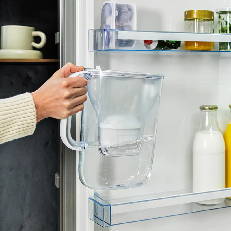 BRITA Style Essential XL LED 3.6 л Филтрираща кана за вода в пясъчно с филтър Макстра Про
