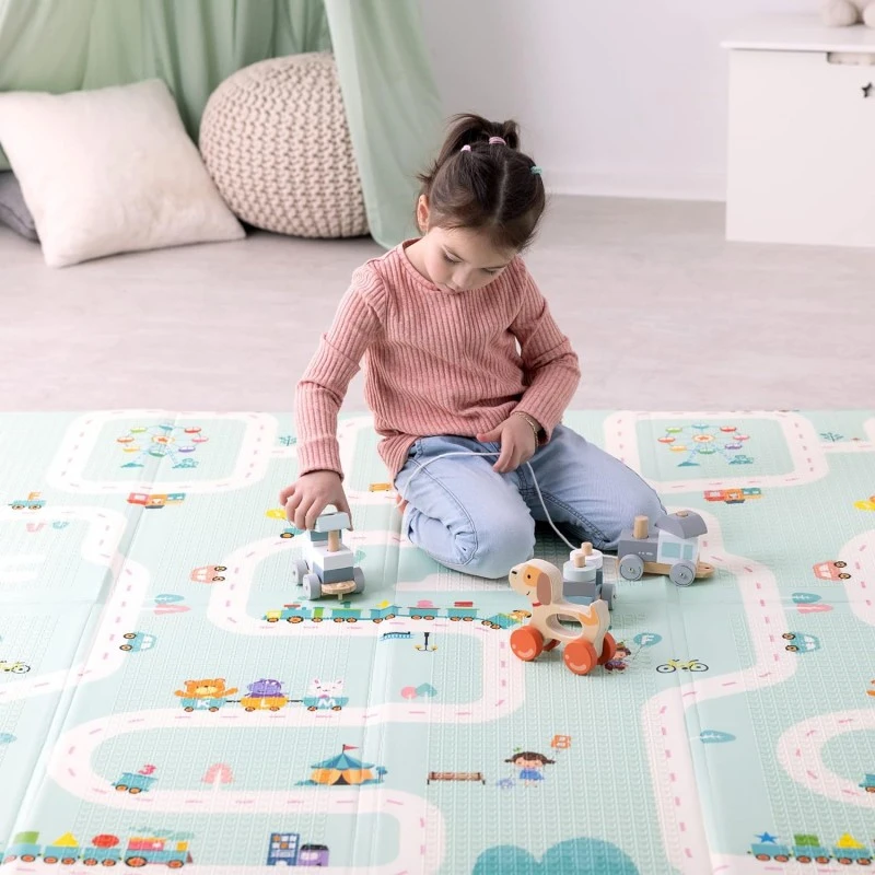Детски килим за игра Baby Crawl & Play Жираф с метър и Квартално влакче, 200 х 180 х 1см.