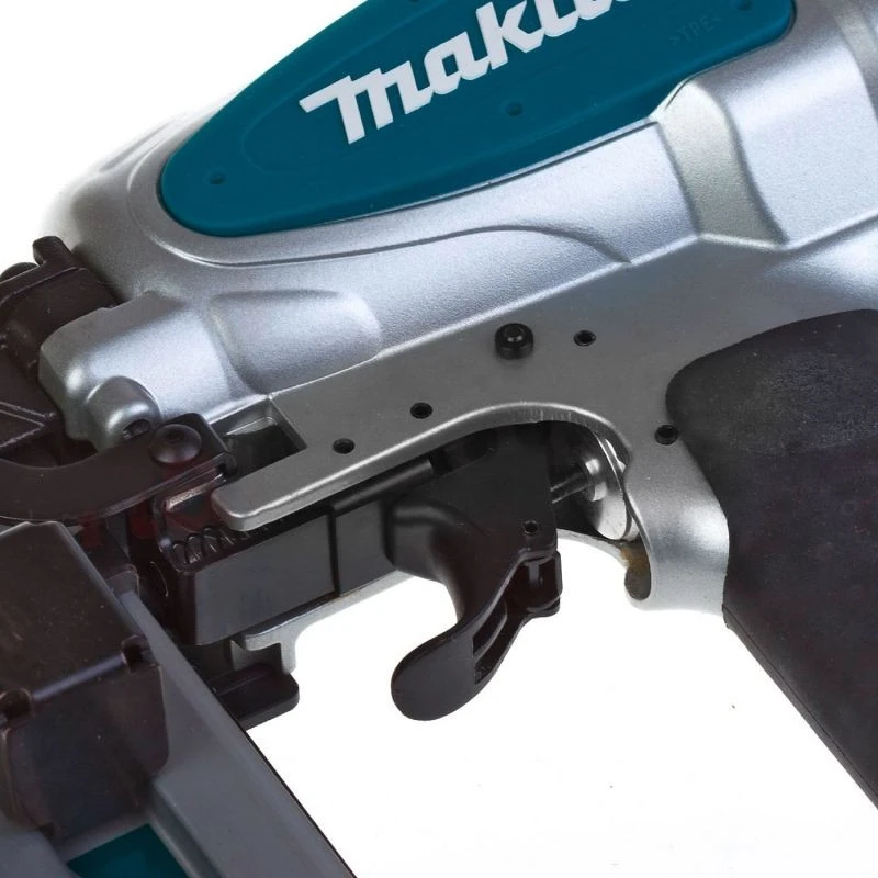 MAKITA AT2550A Пневматичен такер 25-50 мм