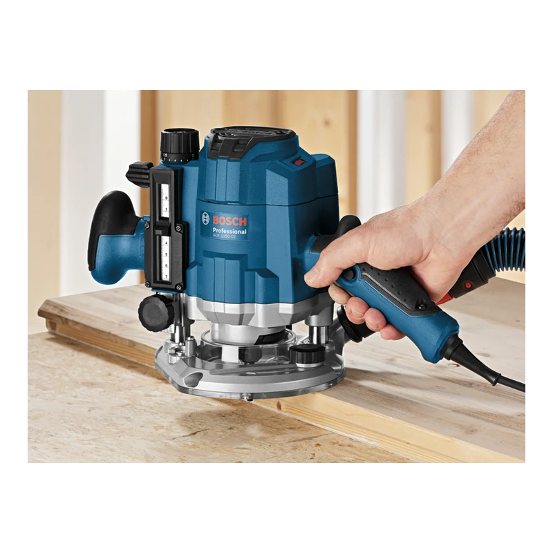 Оберфреза BOSCH GOF 1250 CE Professional, 1250W, 60мм ход на фрезата, 24000 min-1