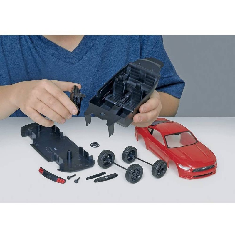 Сглобяем модел Revell, Форд Мустанг 2015