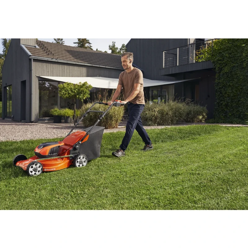 Акумулаторна Косачка Husqvarna LC142iS, Без вкл. акумулаторна батерия и зарядно устройство, Самоходна