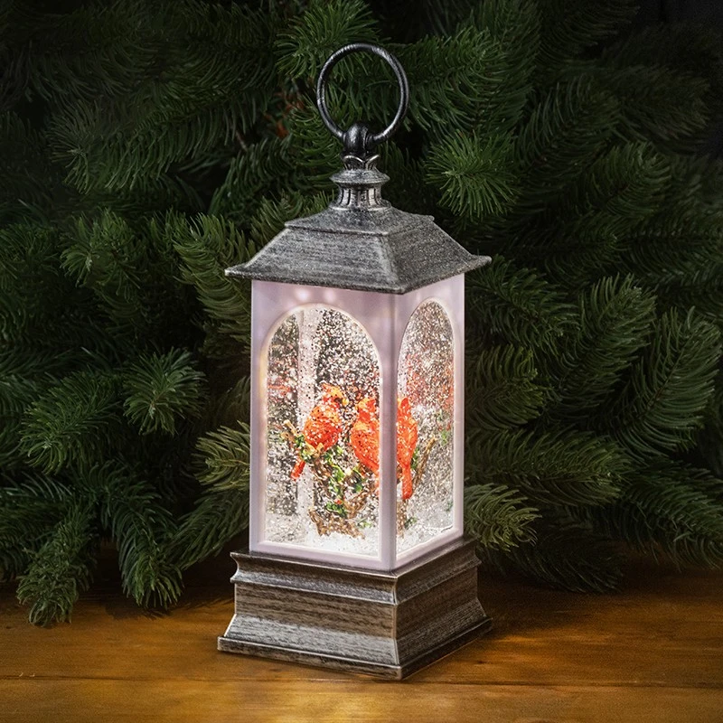 Светещ фенер с бял сняг и птички