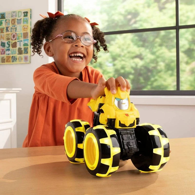 TOMY Monster Treads Transformers Bumblebee с Чудовищни светещи колела, 3г+, 47422