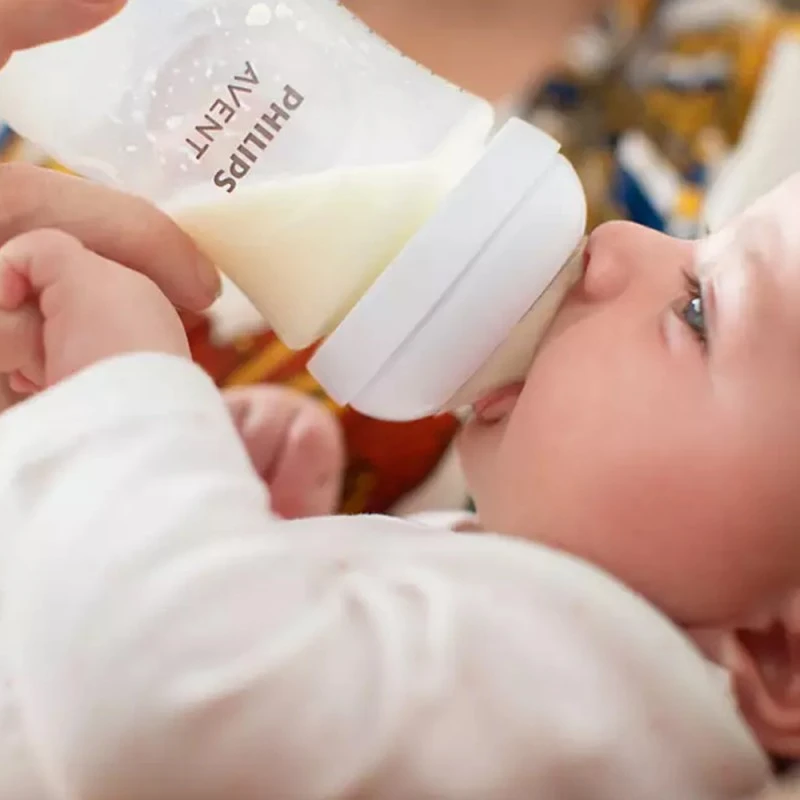 Комплект за новородено Natural Response SCD837/12 с 3 шишета и четка за шишета 0м+