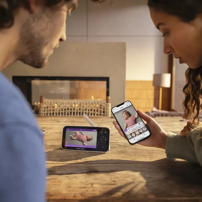 Дигитален видеофон Philips Avent Premium Connected SCD971/26 с технология Sense IQ и възможност за връзка през интернет