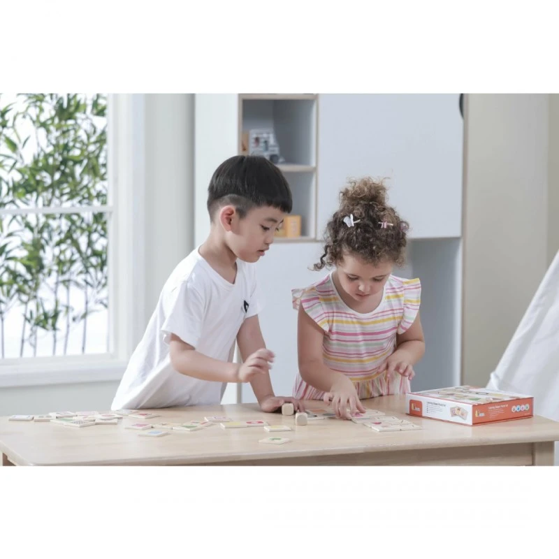 Игра за съвпадение със зар, форма и геометрични фигури VIGA